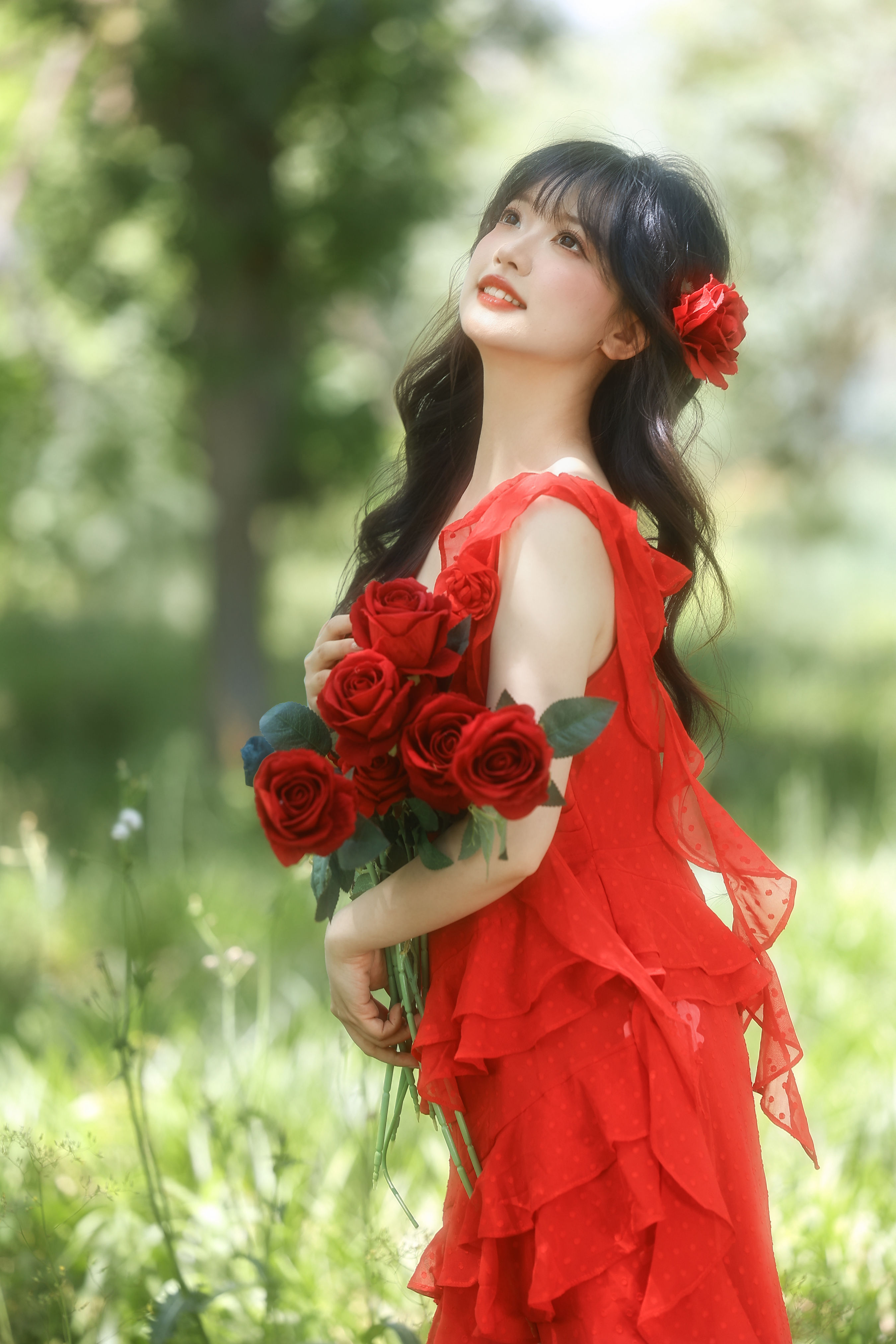 彦小彦摄影_狮子《满屏生命力，像极了夏日肆意绽放的红玫瑰》美图作品图片1
