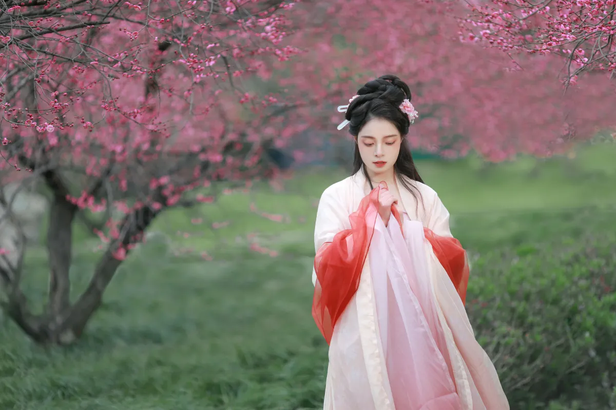 卷卷不卷w_岁岁如意《红梅》美图作品图片5
