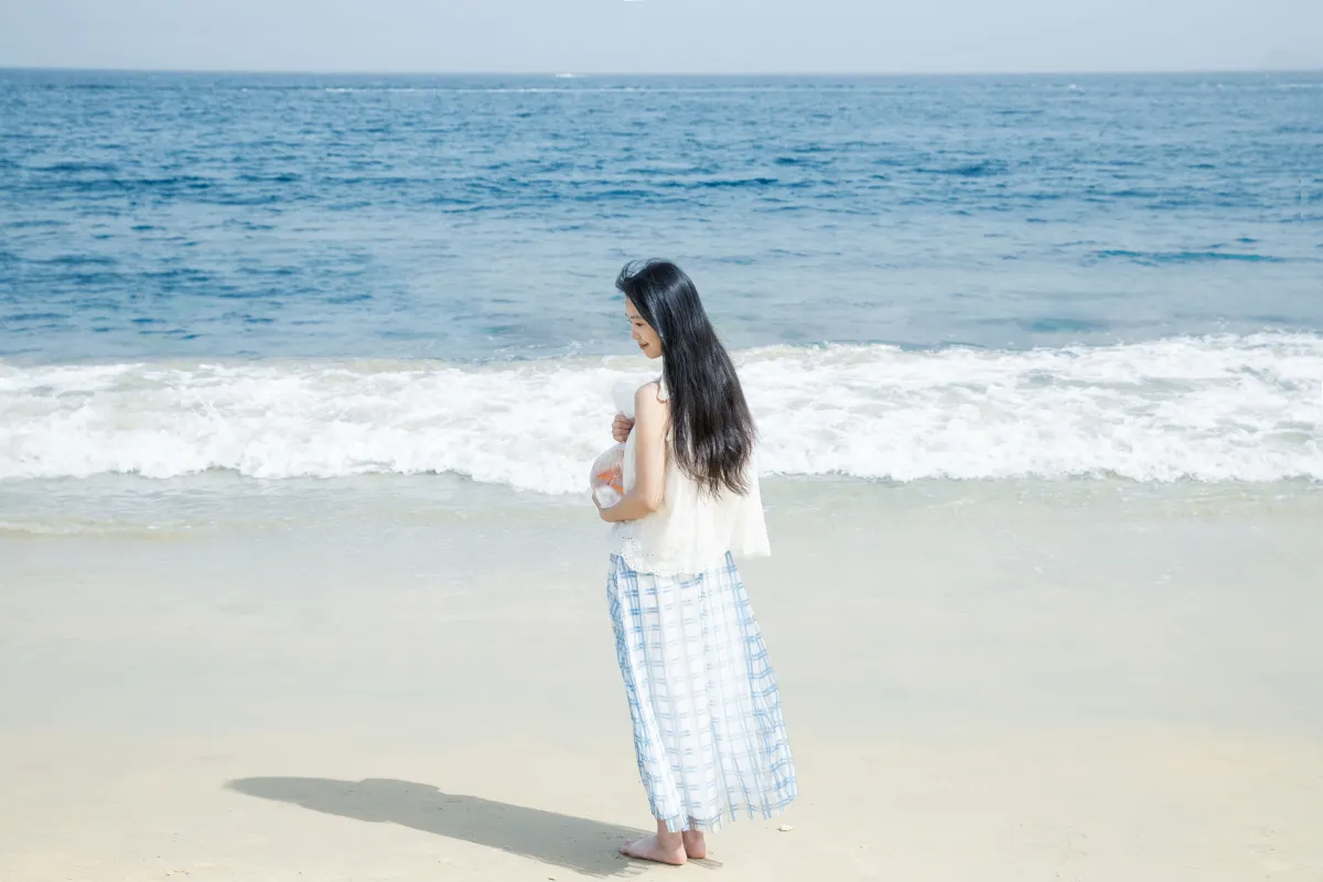 穆木林林_葡桃-《海边金鱼》美图作品图片1
