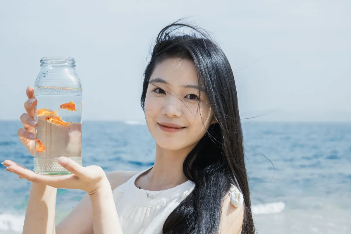 穆木林林_葡桃-《海边金鱼》美图作品图片3