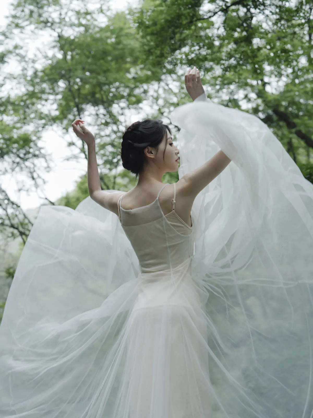 翯酱_万元里美《破茧》美图作品图片1