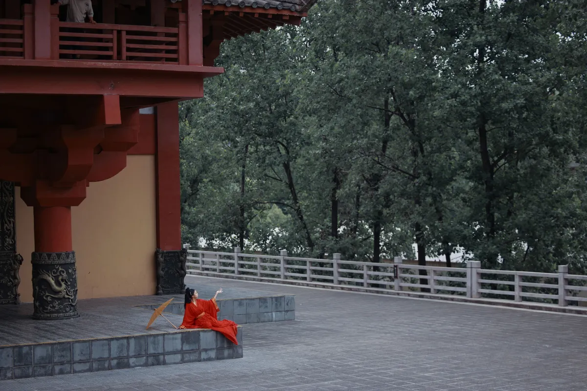 摄影师鹤白_小u《秦皇宫 战国袍》美图作品图片5