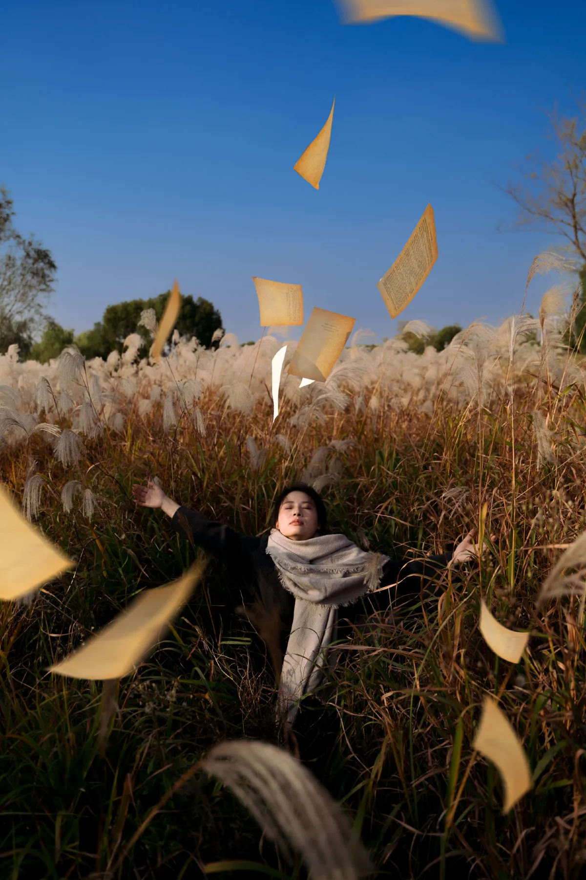 花笙_竹官《秋日芦苇荡电影感写真》美图作品图片1