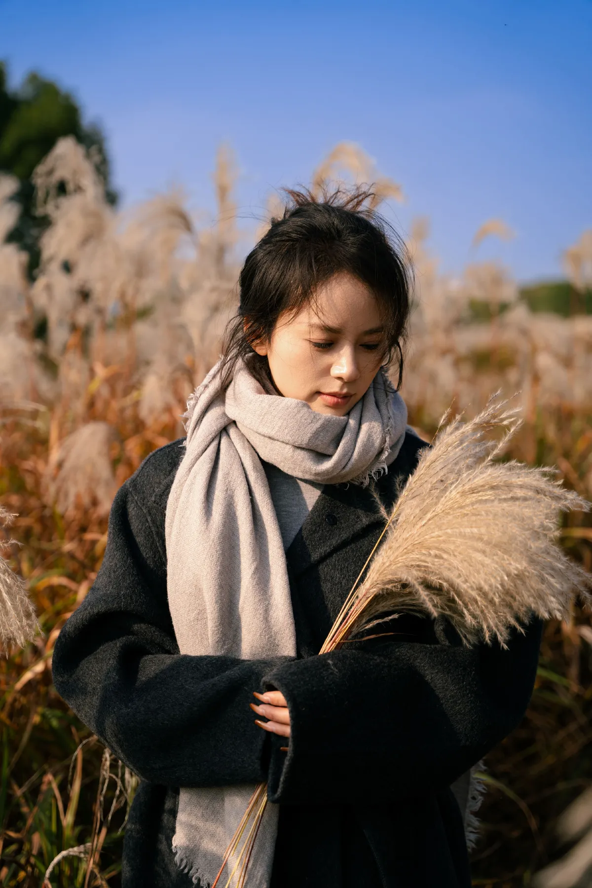 花笙_竹官《秋日芦苇荡电影感写真》美图作品图片4