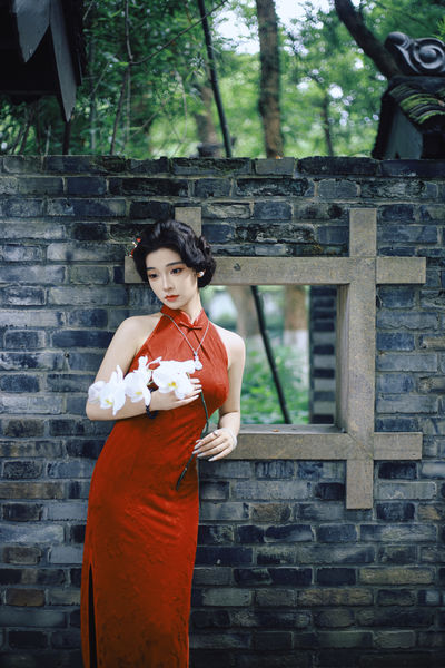 旗袍手推波 江南东方美