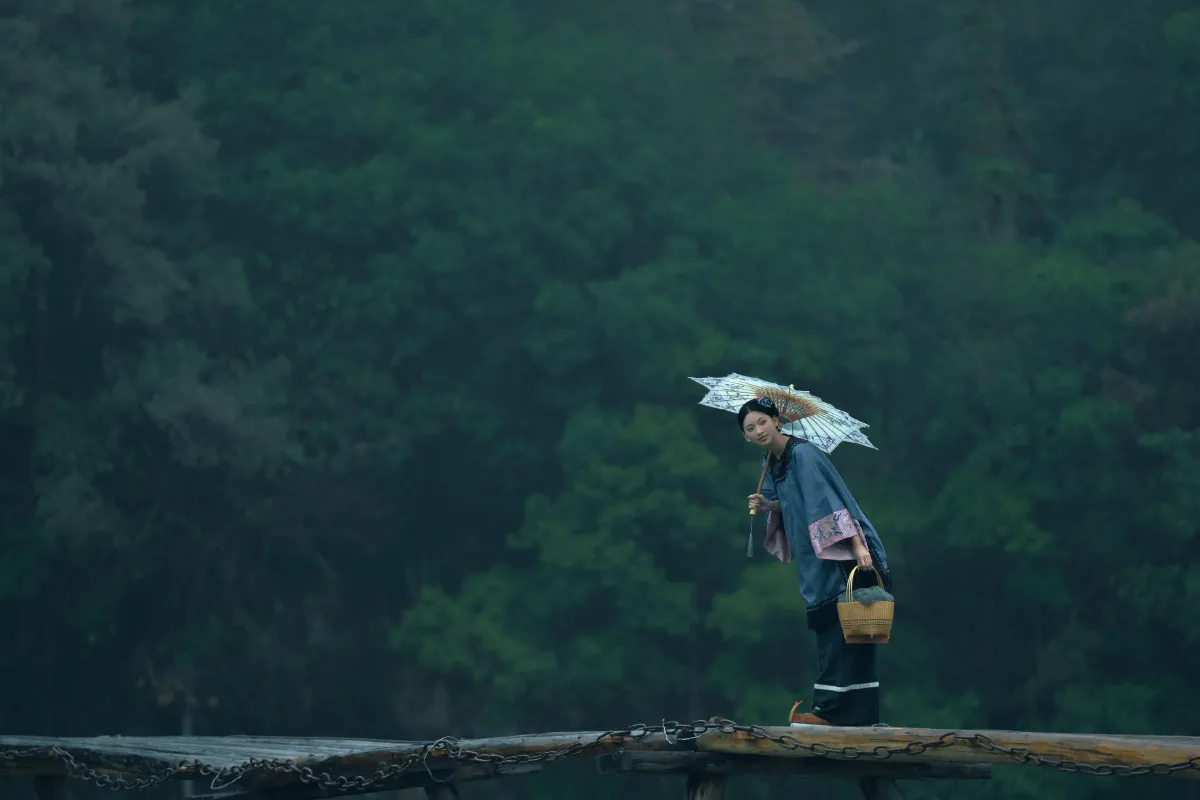 扶卮_二一芝《时间停在她骑着牛背的那年》美图作品图片1
