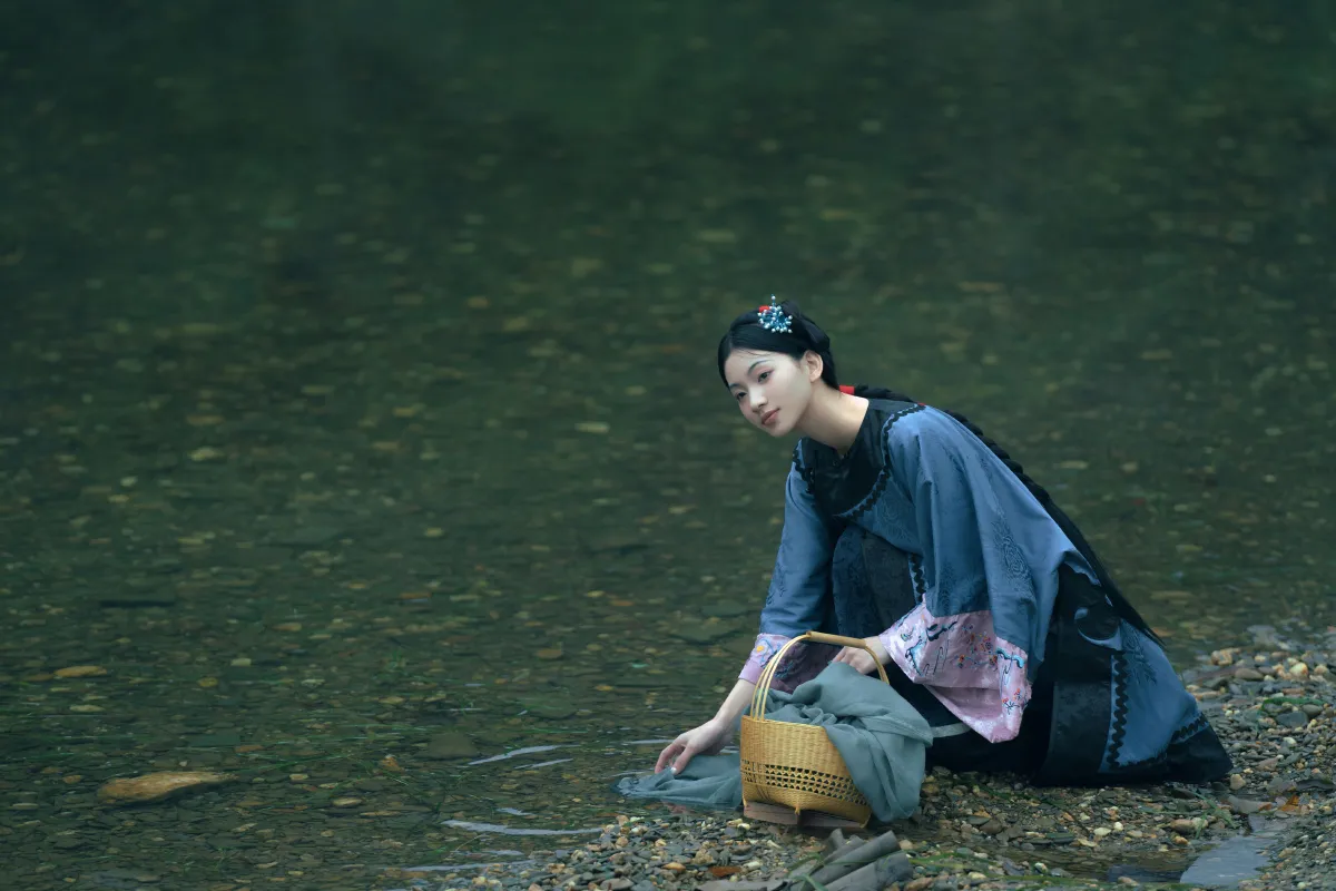 扶卮_二一芝《时间停在她骑着牛背的那年》美图作品图片4