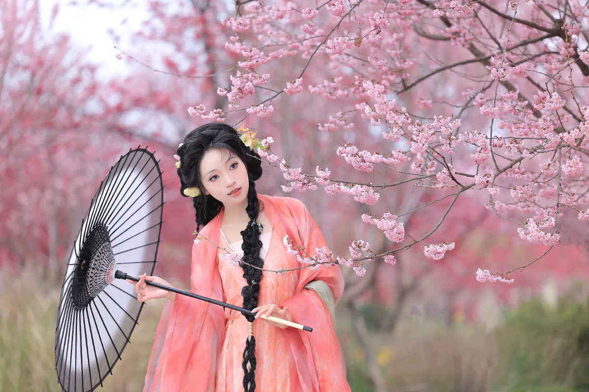 六月月月er_君不君《繁花似锦》美图作品图片1