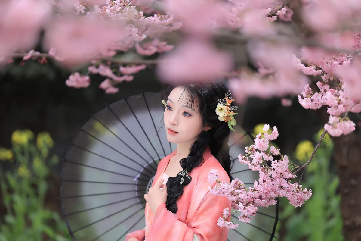 六月月月er_君不君《繁花似锦》美图作品图片3