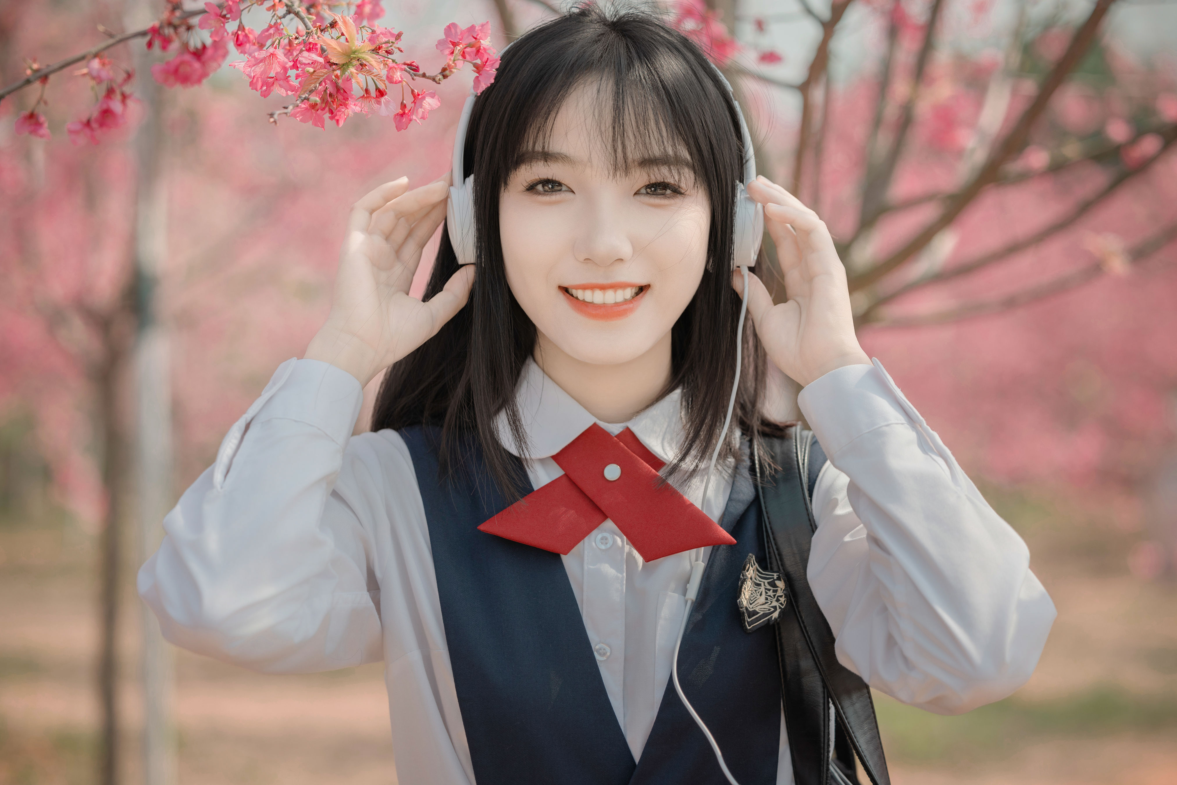 小果林_简小橙《樱花树下》美图作品图片1