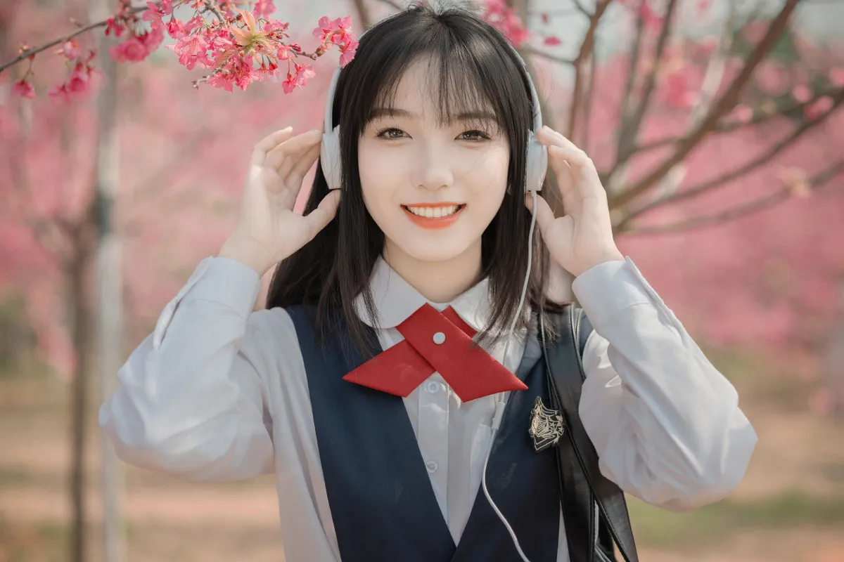 小果林_简小橙《樱花树下》美图作品图片1