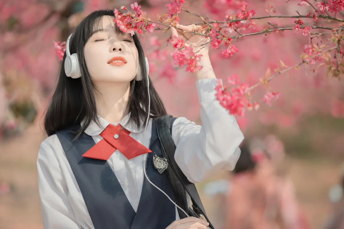 小果林_简小橙《樱花树下》美图作品图片2