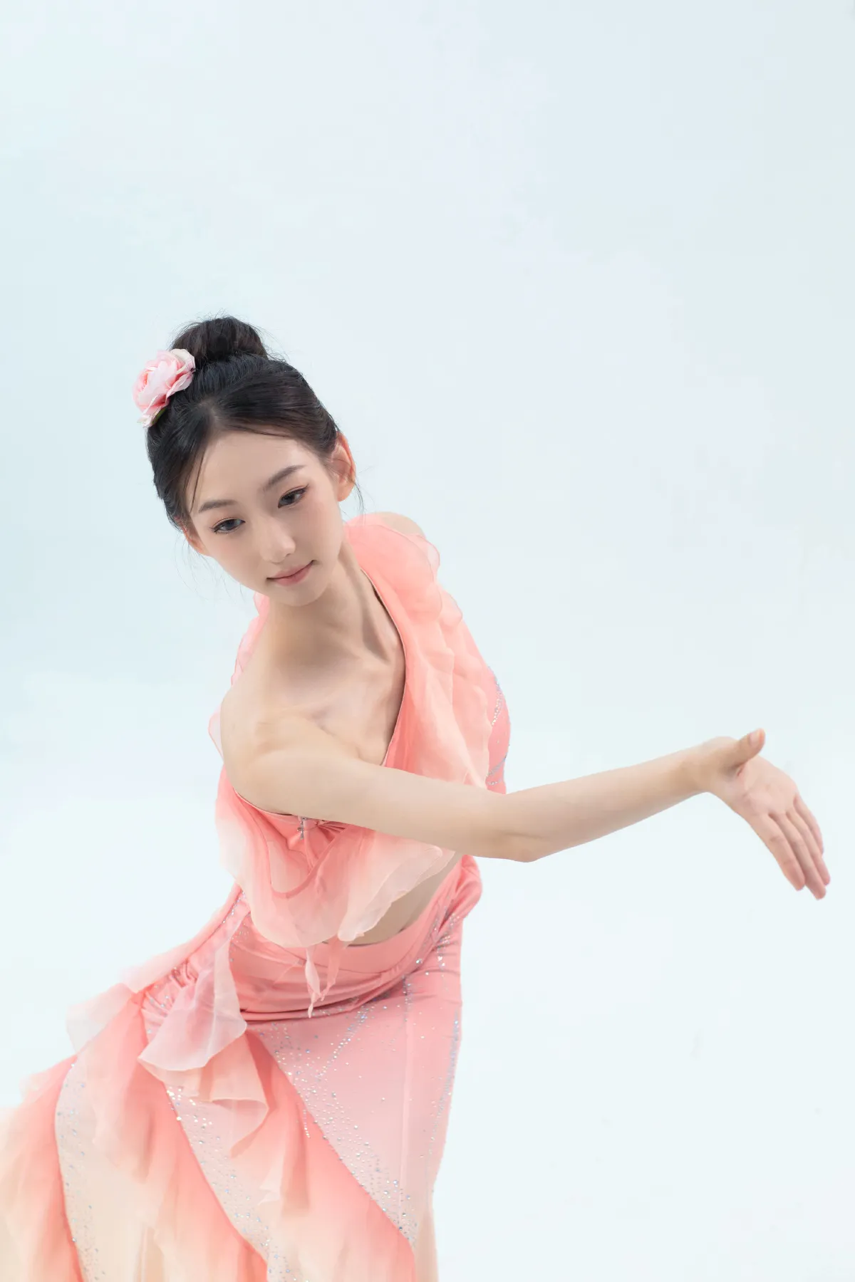 冬雪的春暖花开_小桃儿酱《跳傣舞的少女》美图作品图片1