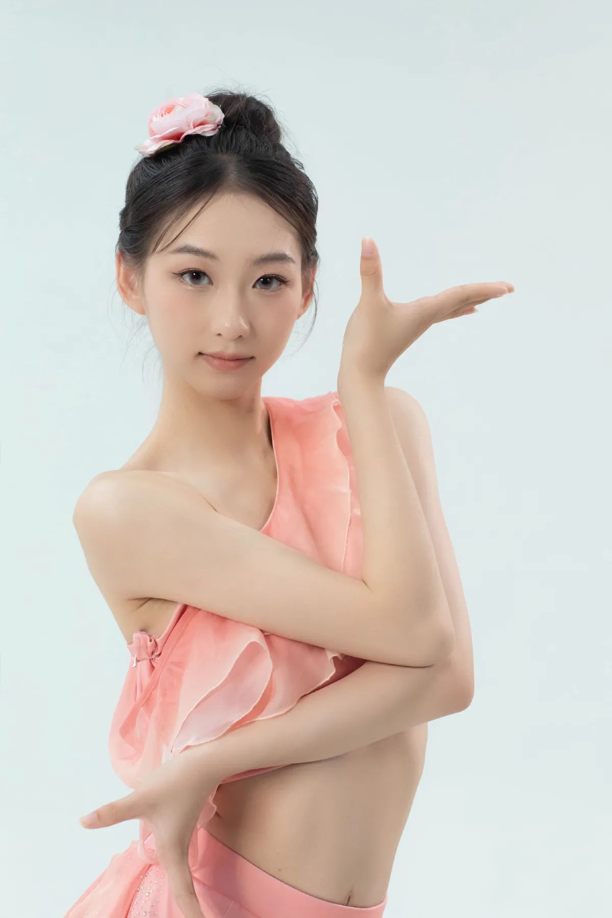 跳傣舞的少女