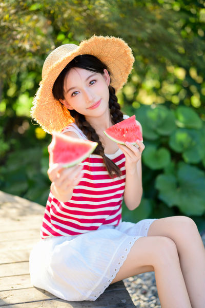 夏日少女与红西瓜
