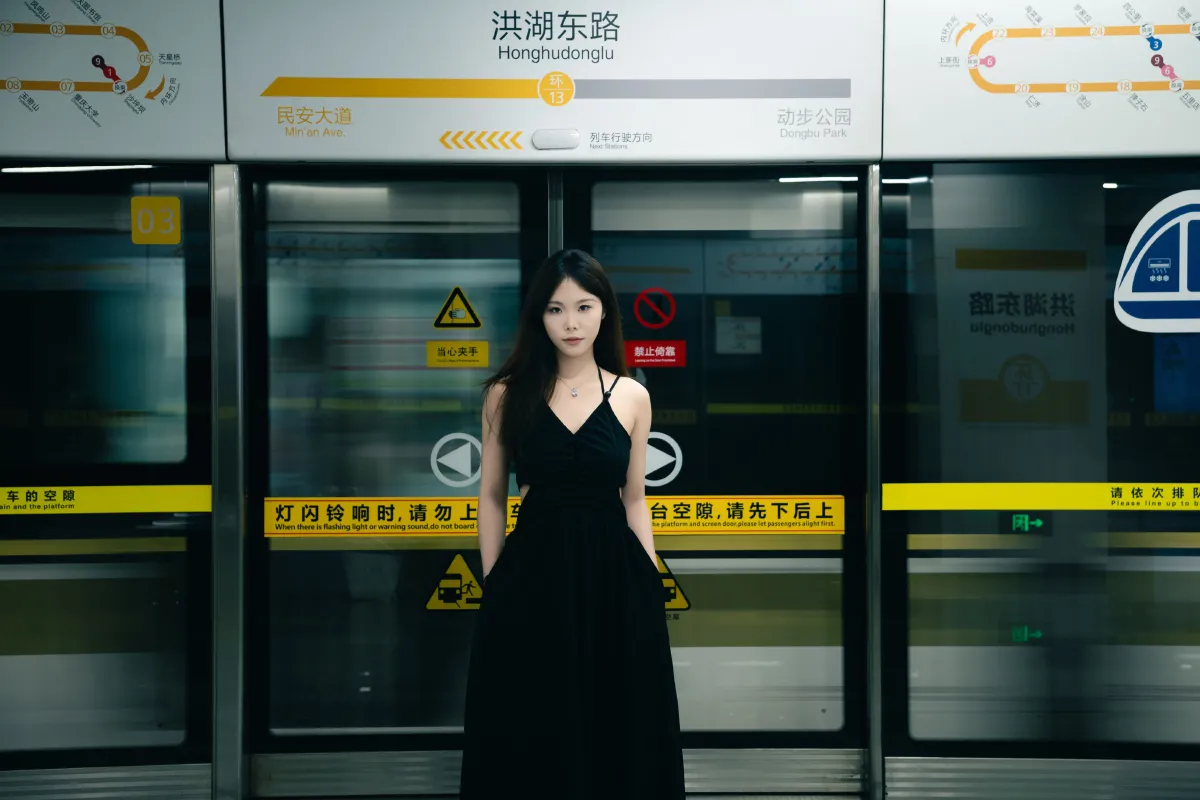 地铁站暗调5