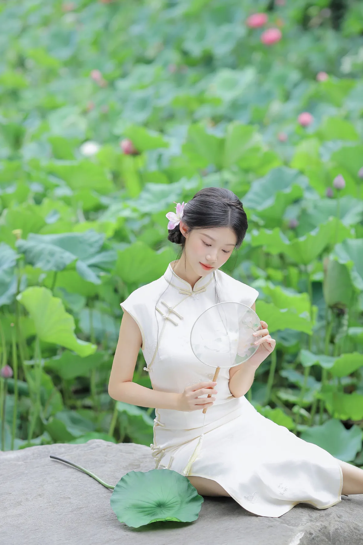 她似是一朵盈盈的芙蕖2