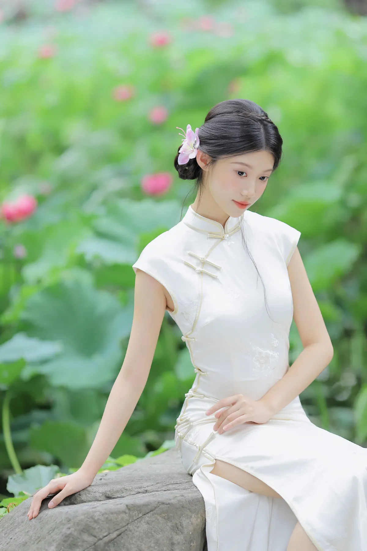 她似是一朵盈盈的芙蕖4