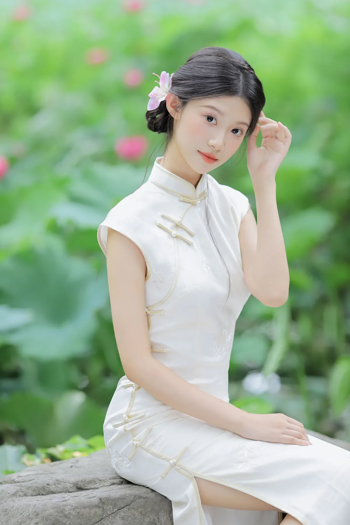 她似是一朵盈盈的芙蕖5