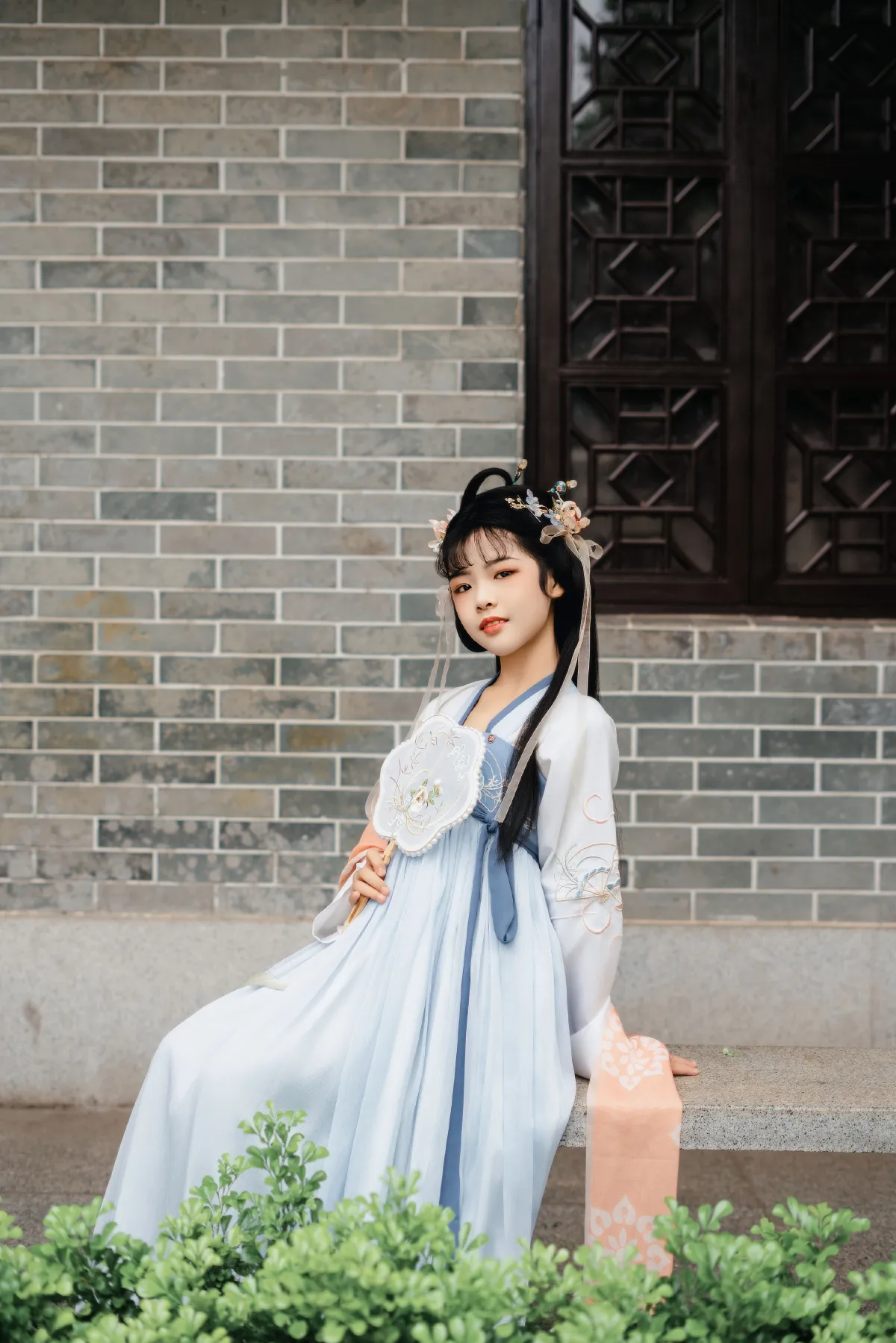 穿汉服的小女孩