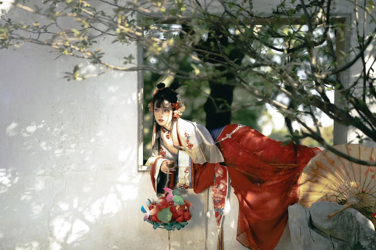 园林中的小花妖