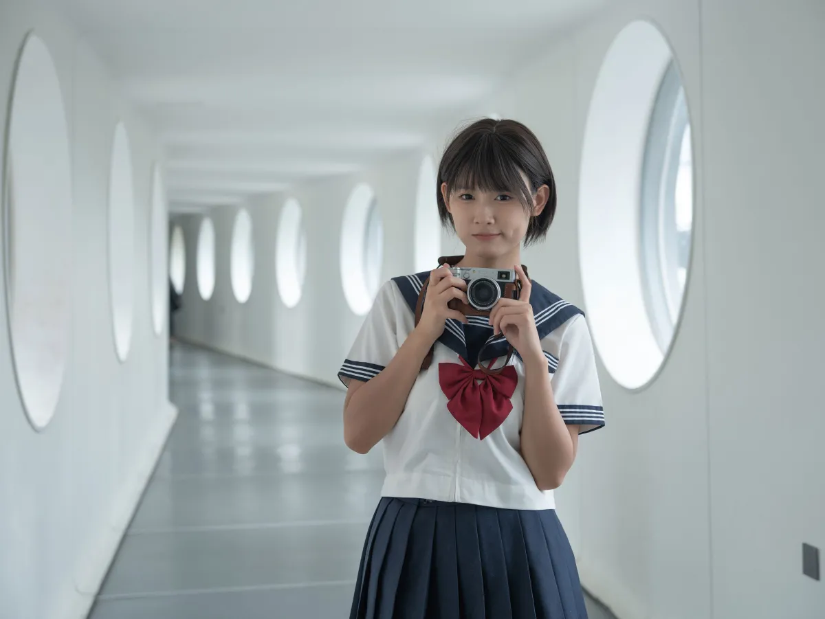 制服少女：夏天与清风的碎片