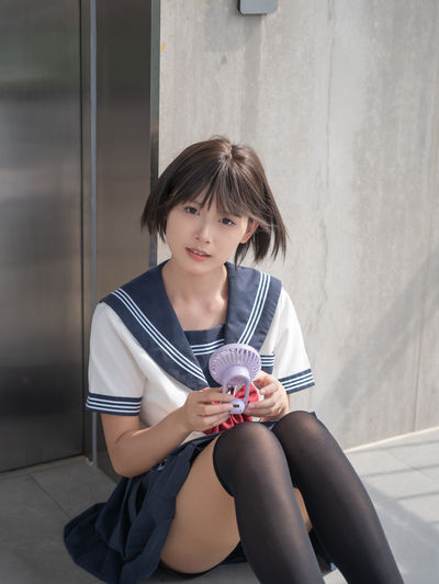 制服少女：夏天与清风的碎片