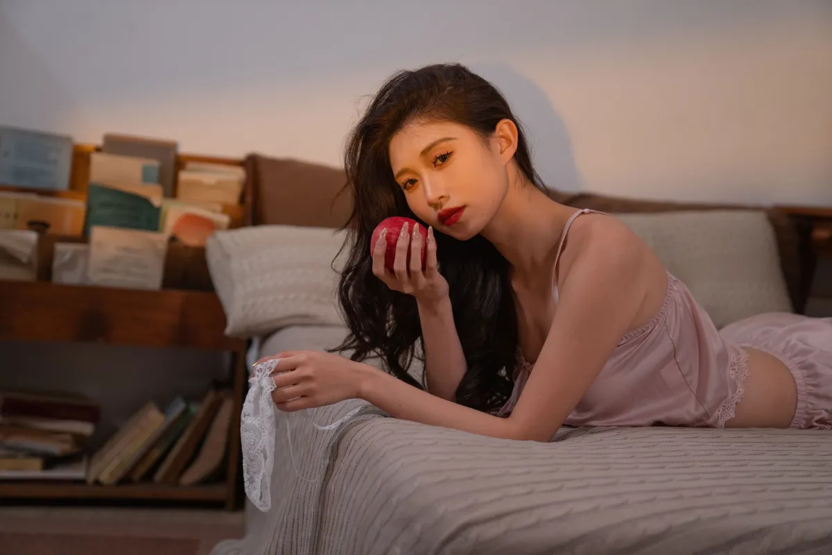 蕾丝与缎的絮语