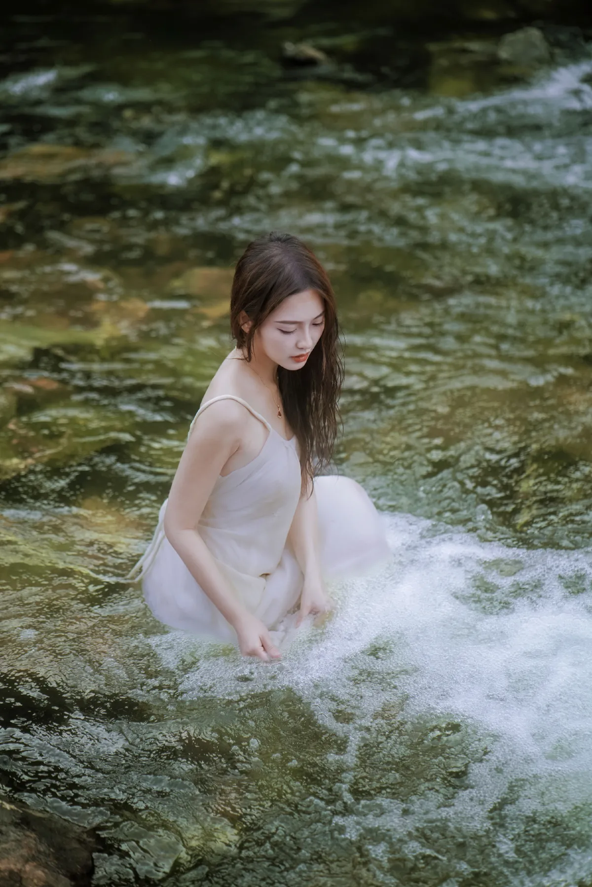 黄裙逐溪・水花漫1