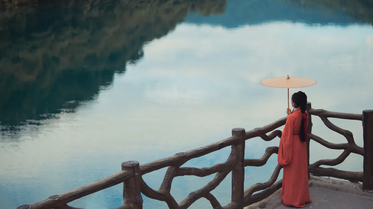 人间忽晚山河已秋