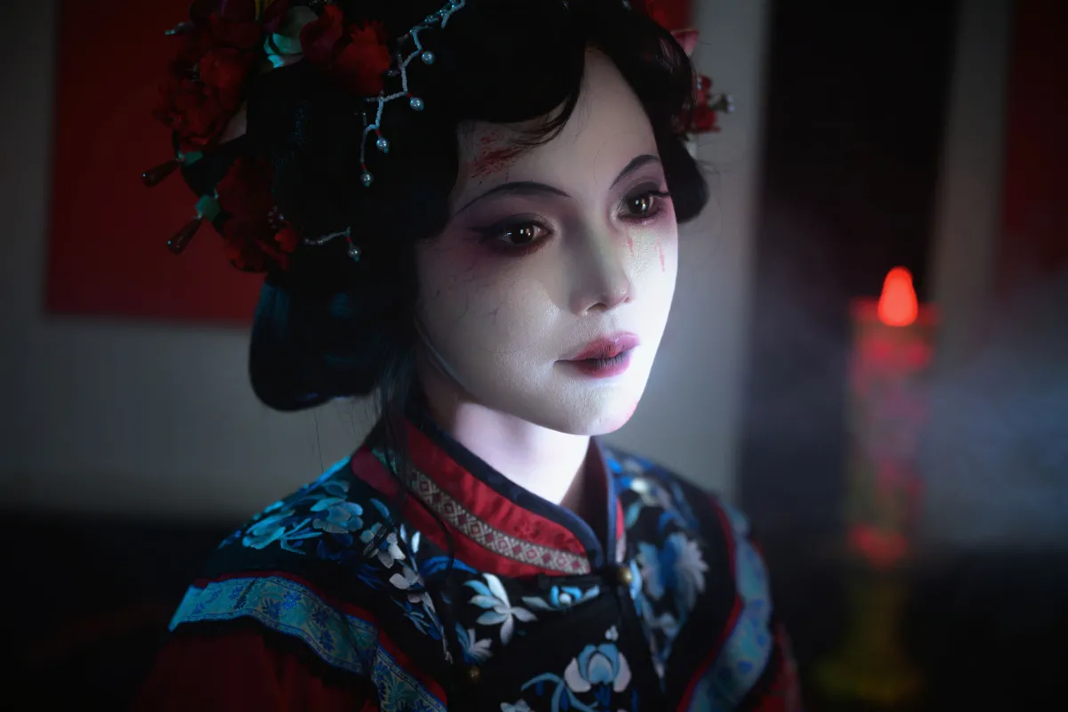 一袭红衣，一生执念。