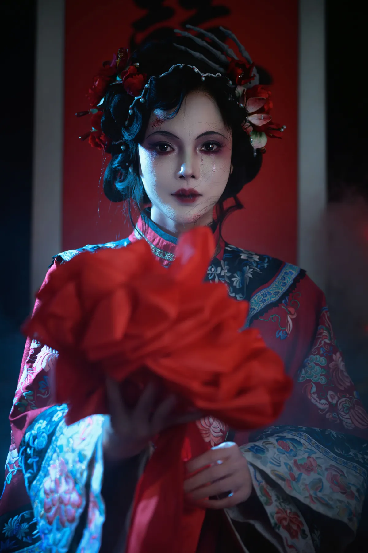 一袭红衣，一生执念。4