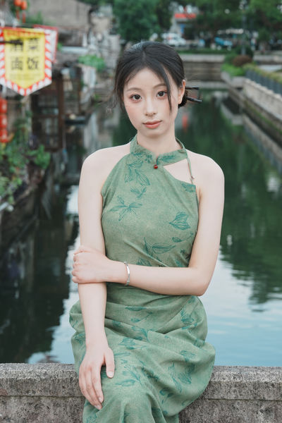 绿色江南旗袍