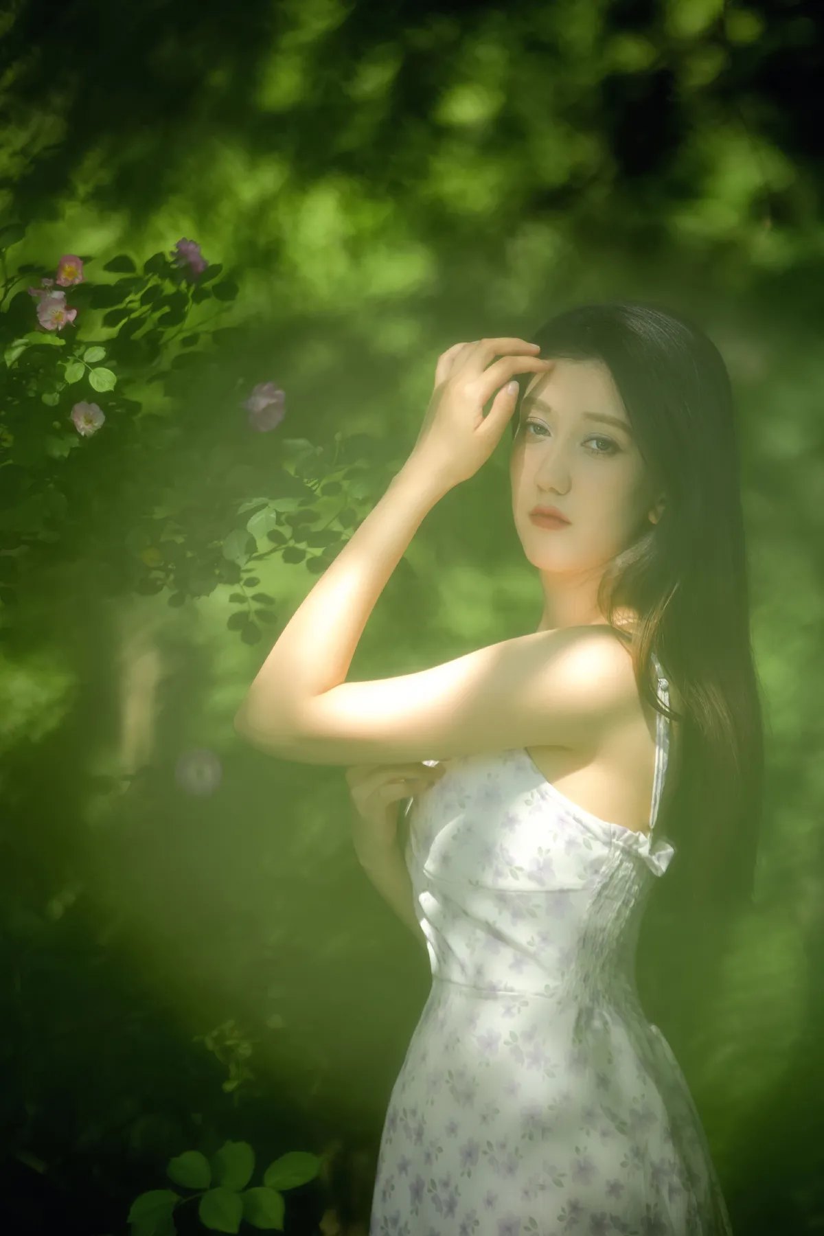 秘密花园里的少女
