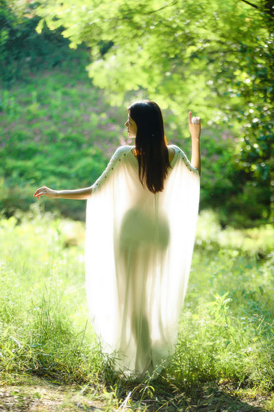 秘密花园里的少女