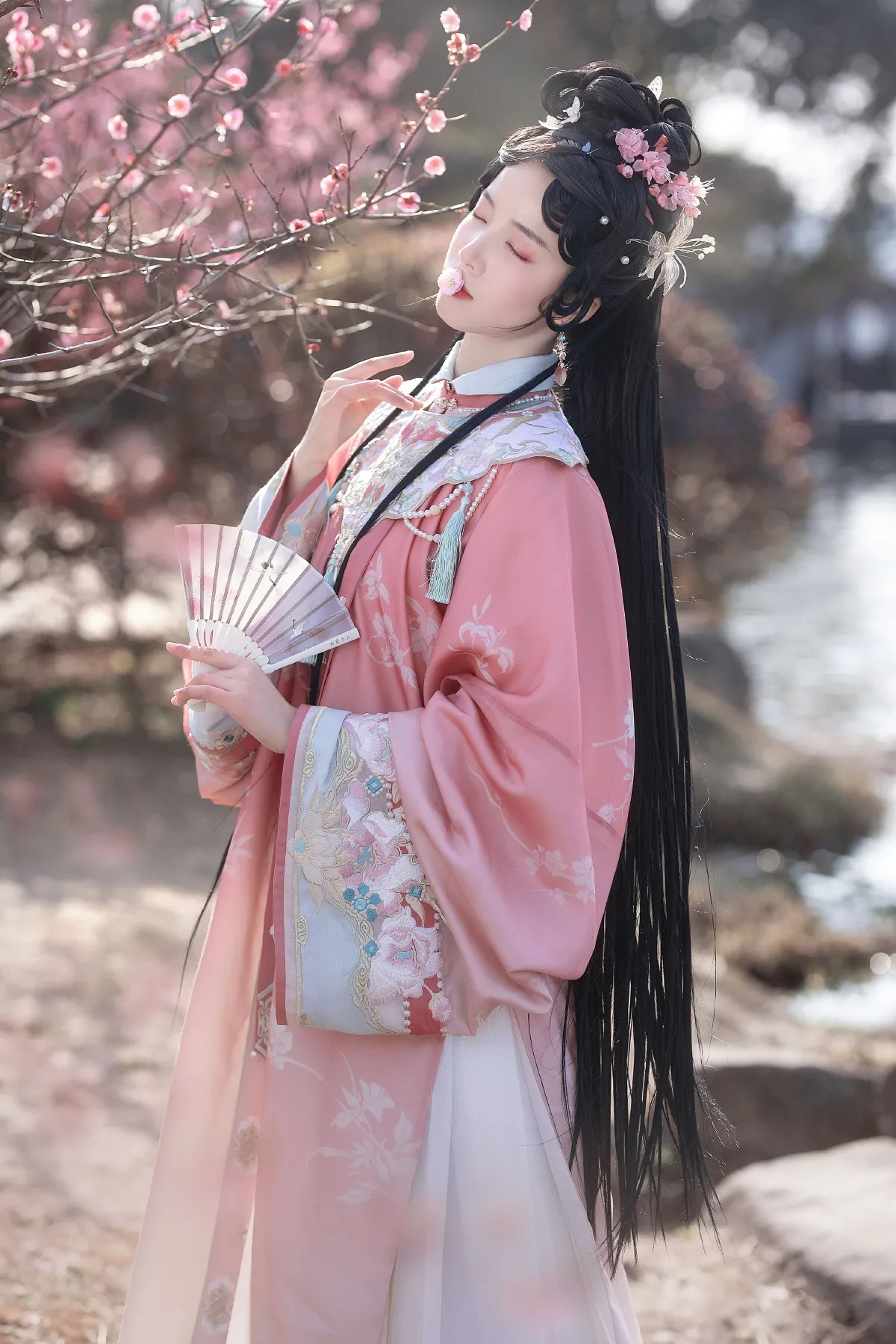 试问春留几日?5
