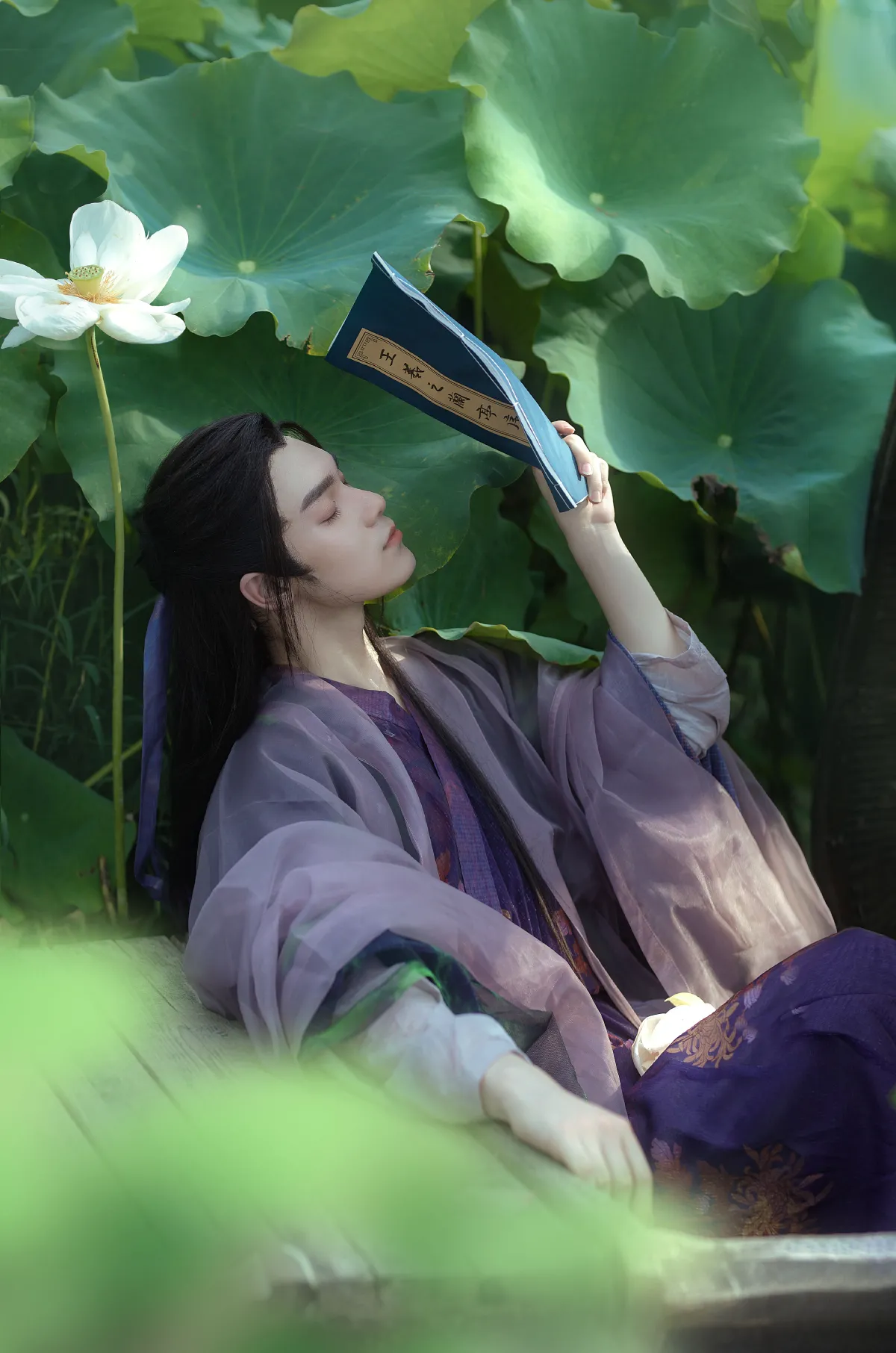 满身明月看荷花4