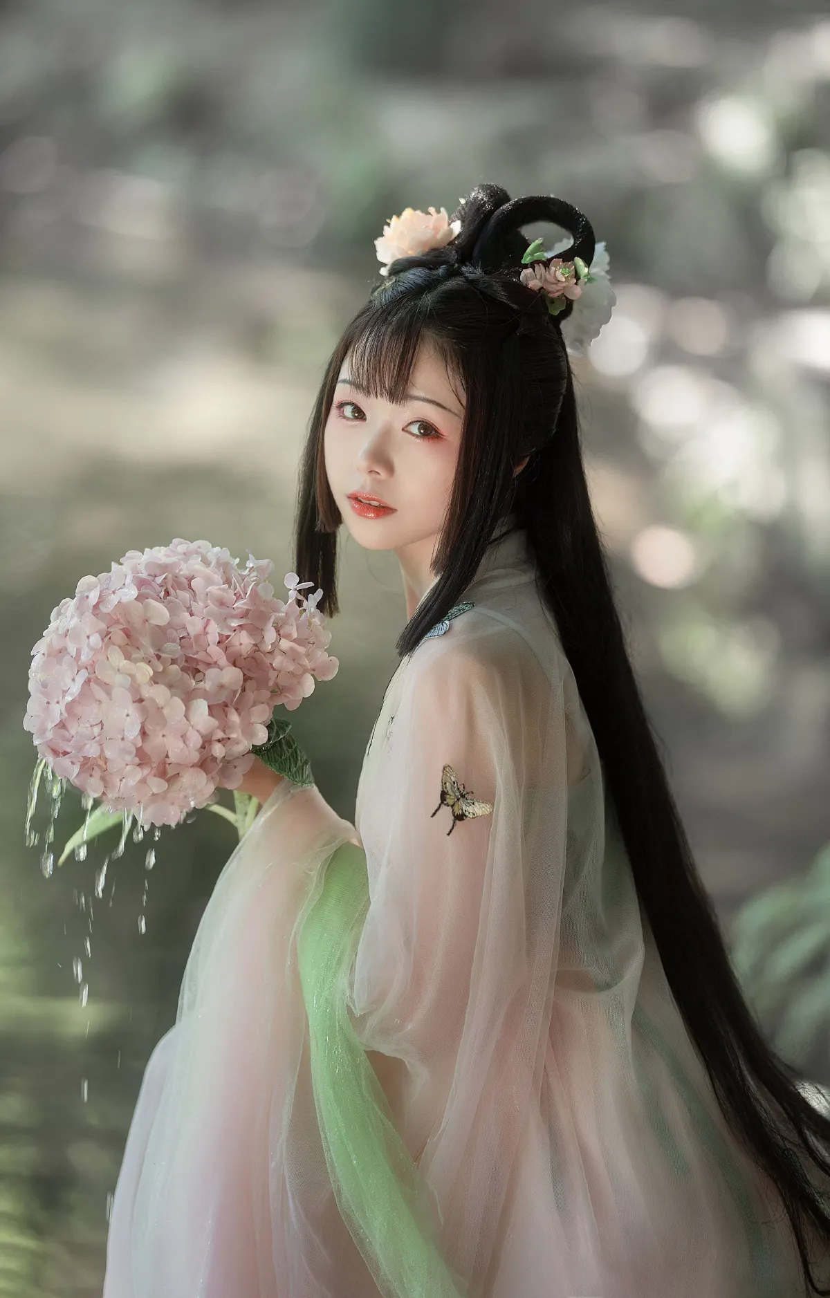 兔子，你家嫦娥下凡了。