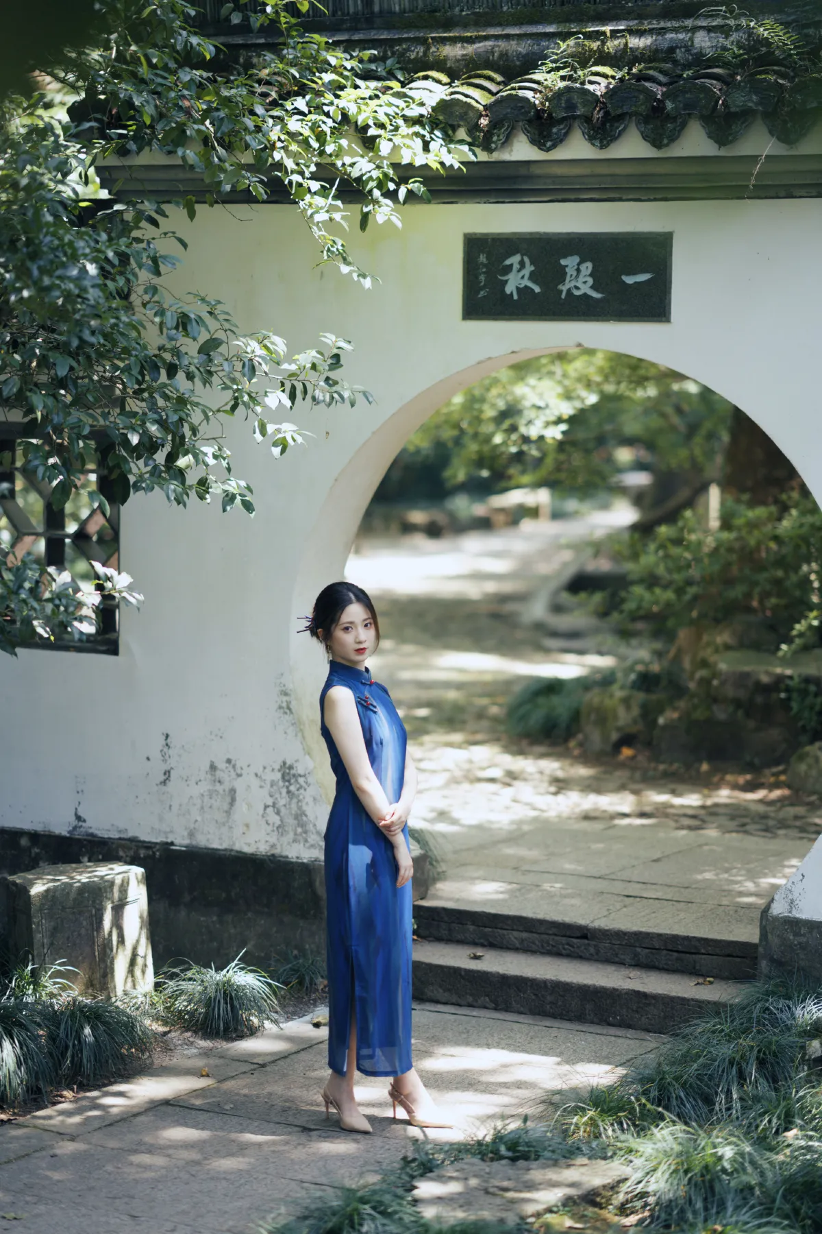 蓝色旗袍 虎跑的夏