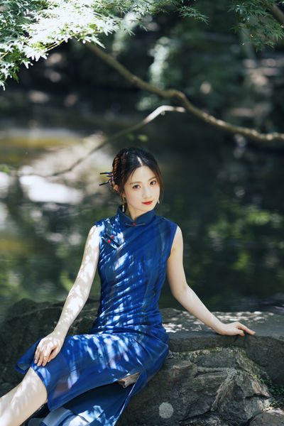 蓝色旗袍 虎跑的夏
