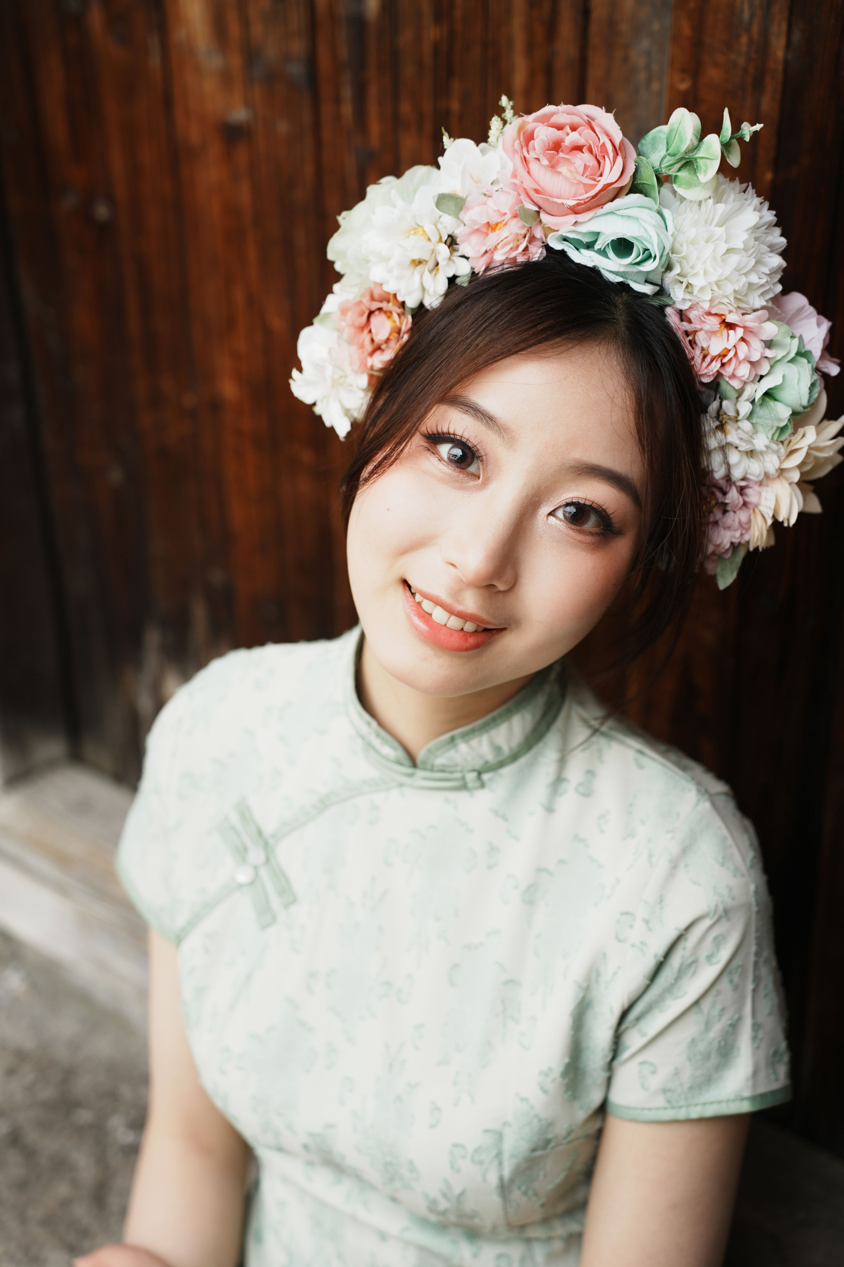 绿色旗袍簪花