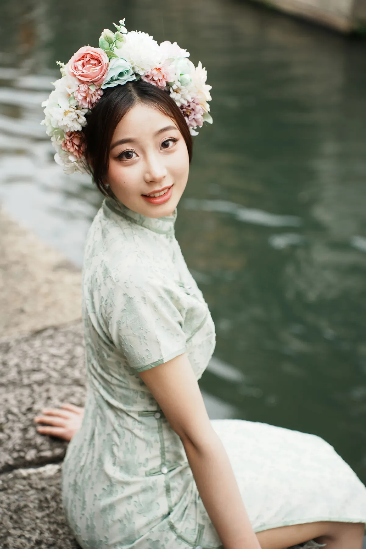 绿色旗袍簪花2