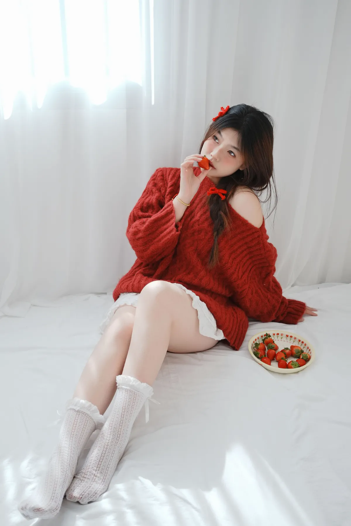 草莓 小白裙室内2