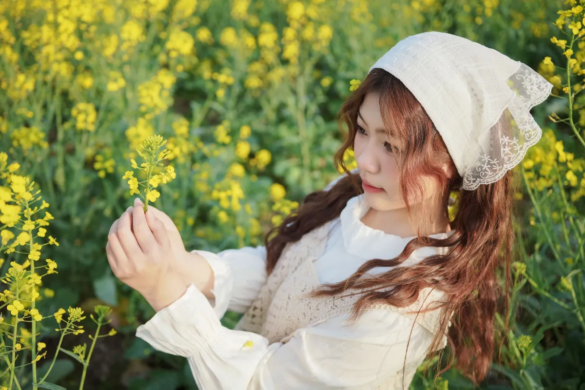 田园少女油菜花