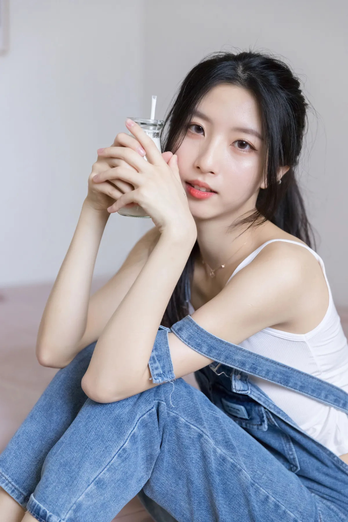 蓝色牛仔裤