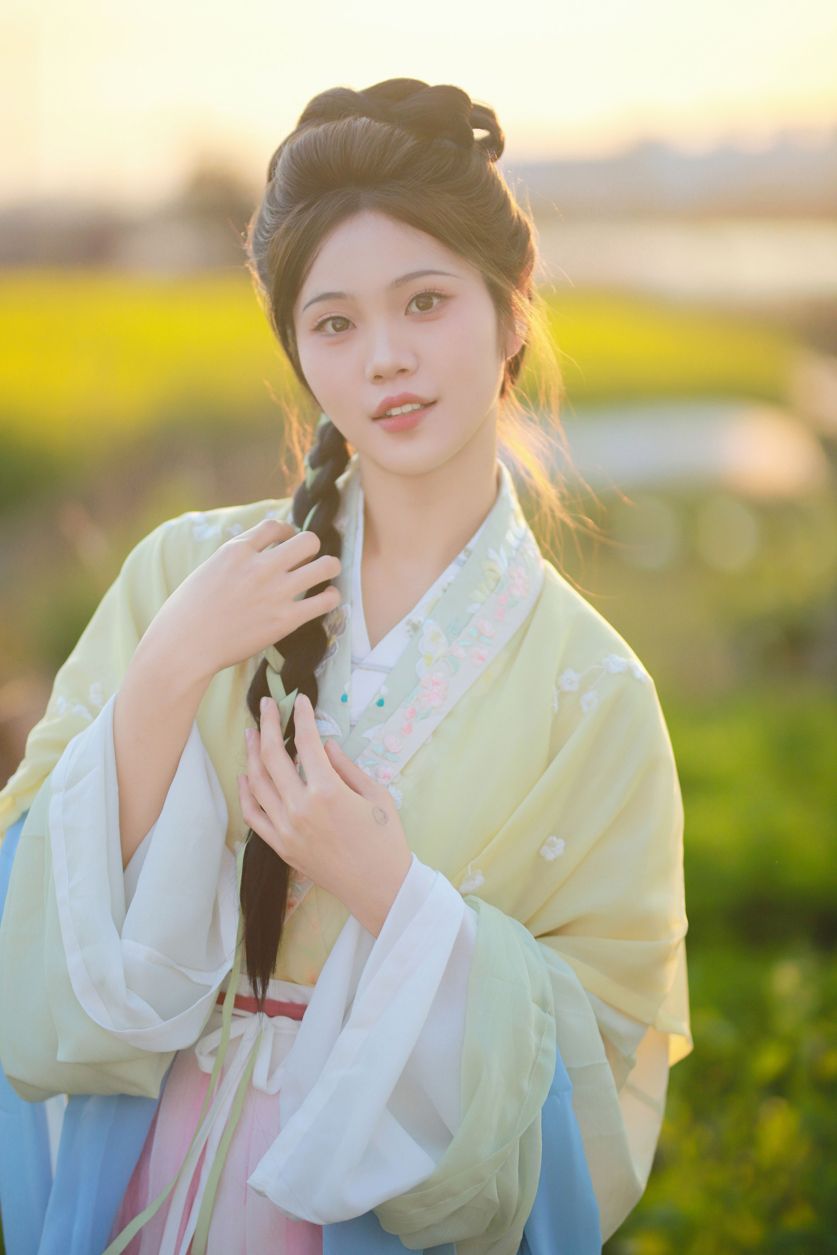 油菜花与少女1