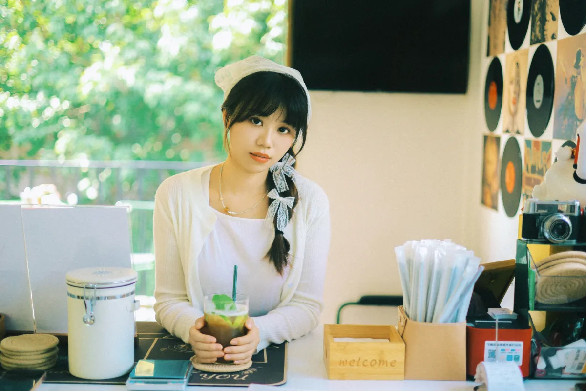咖啡店老板娘2