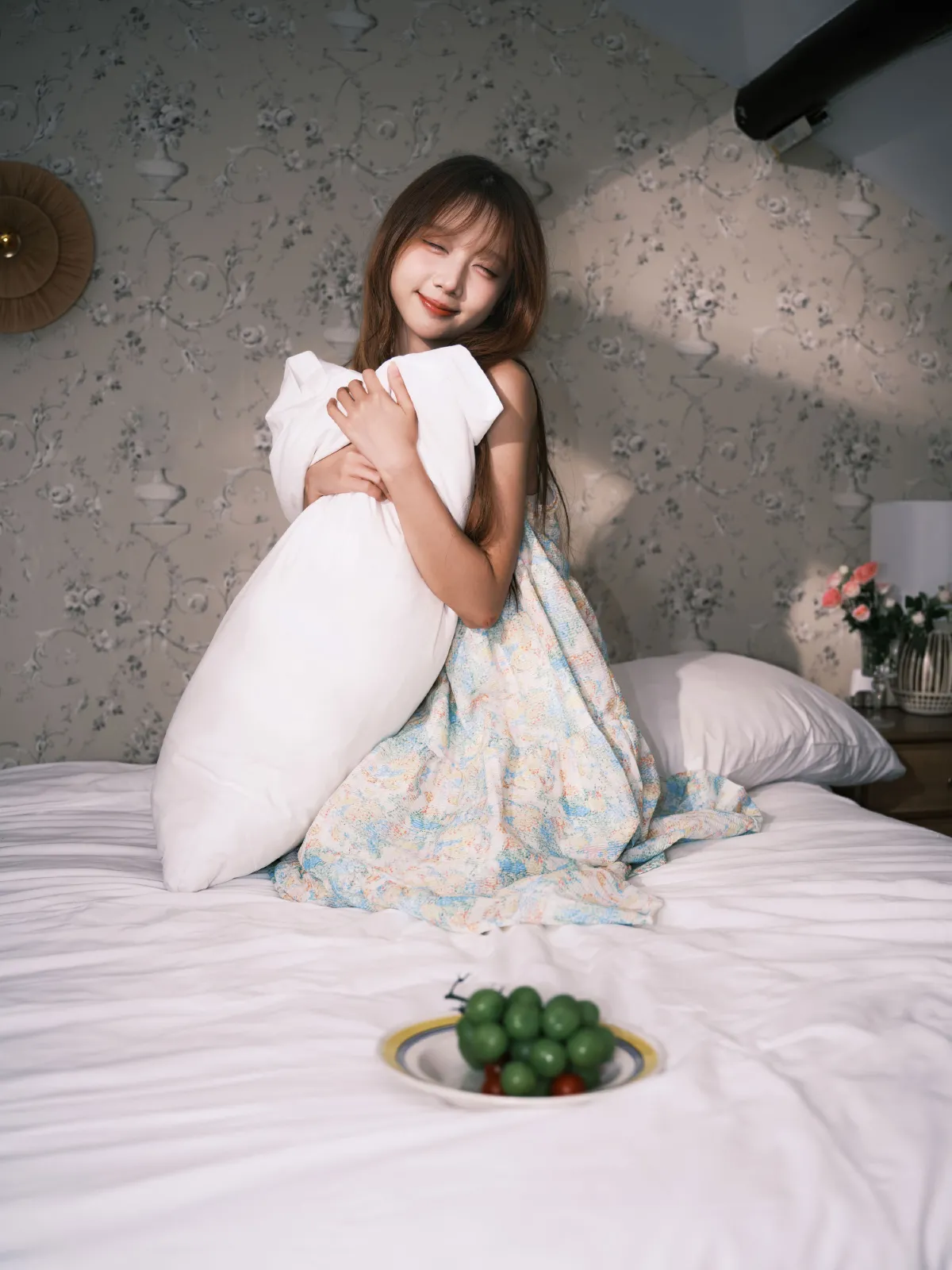 起床梳洗的阁楼少女1