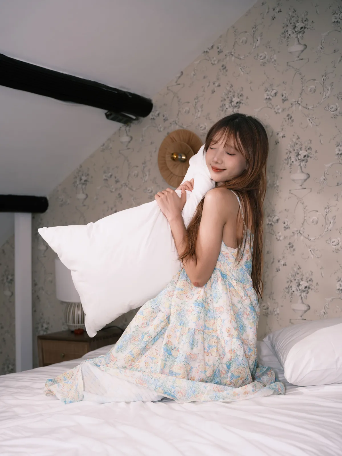 起床梳洗的阁楼少女2