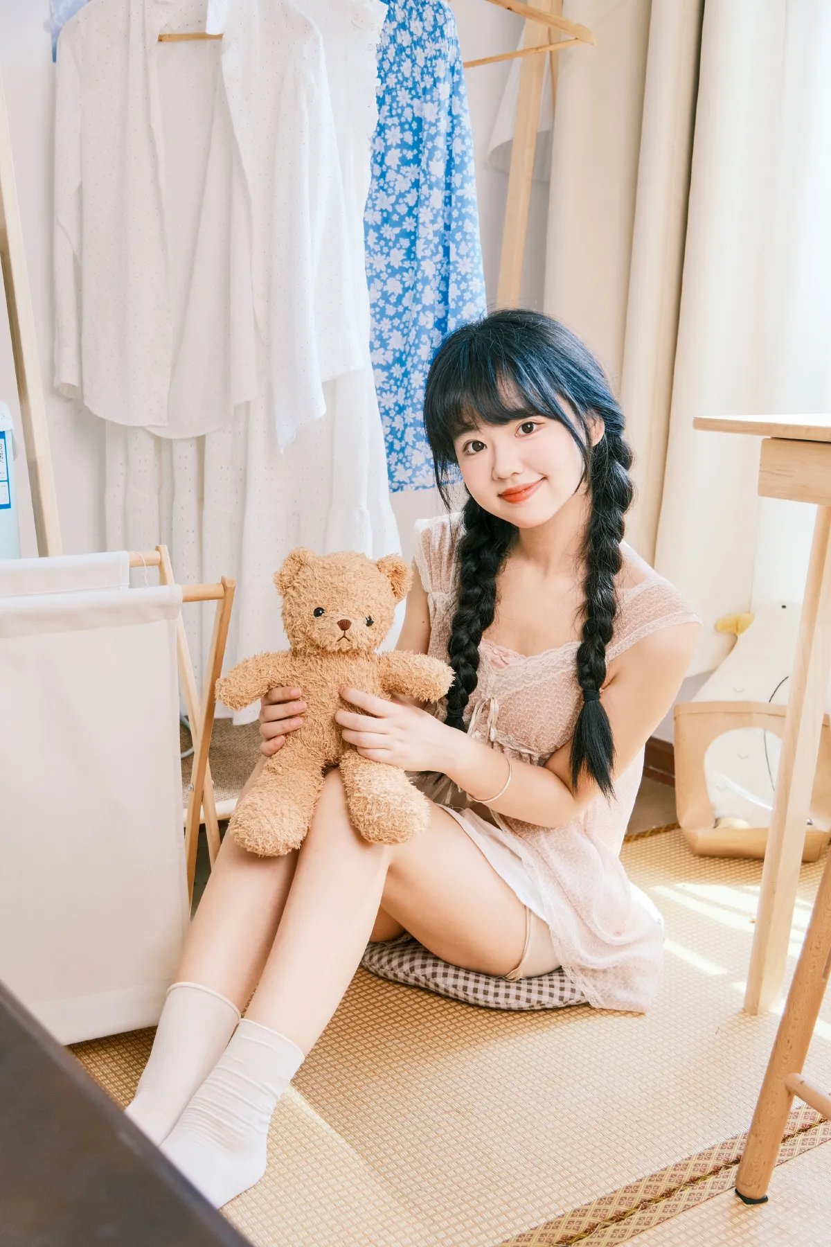 日系少女居家拍照1